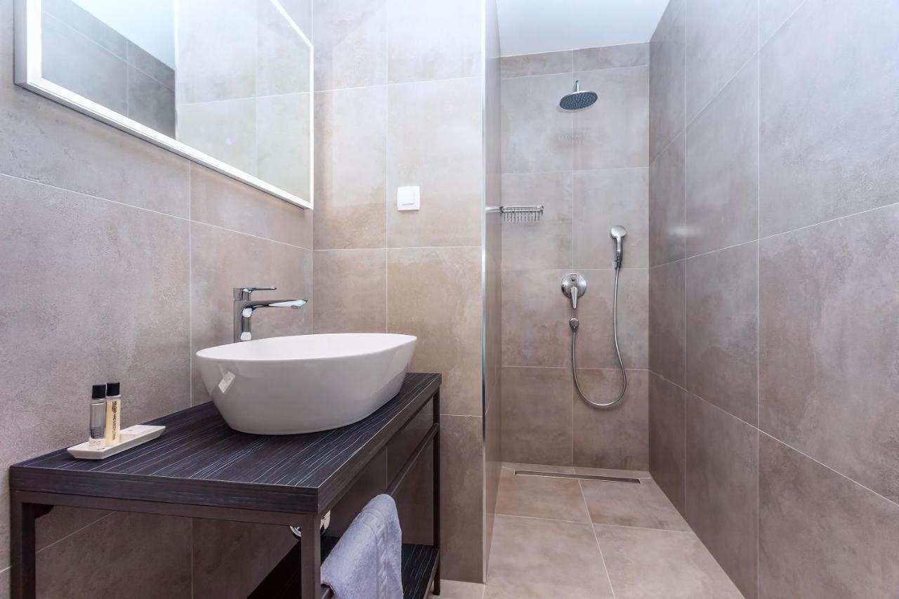 Villa Belvedere With Heated Pool, Billiards, Media Room, Sea Views,10 Pax Omiš Exteriör bild