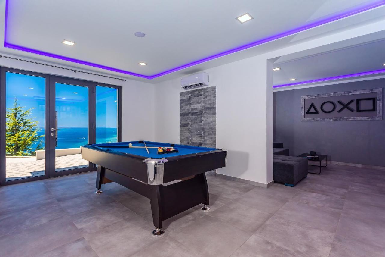 Villa Belvedere With Heated Pool, Billiards, Media Room, Sea Views,10 Pax Omiš Exteriör bild
