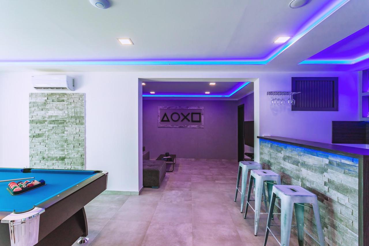 Villa Belvedere With Heated Pool, Billiards, Media Room, Sea Views,10 Pax Omiš Exteriör bild