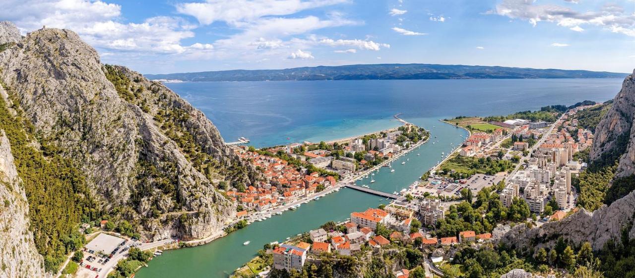 Villa Belvedere With Heated Pool, Billiards, Media Room, Sea Views,10 Pax Omiš Exteriör bild