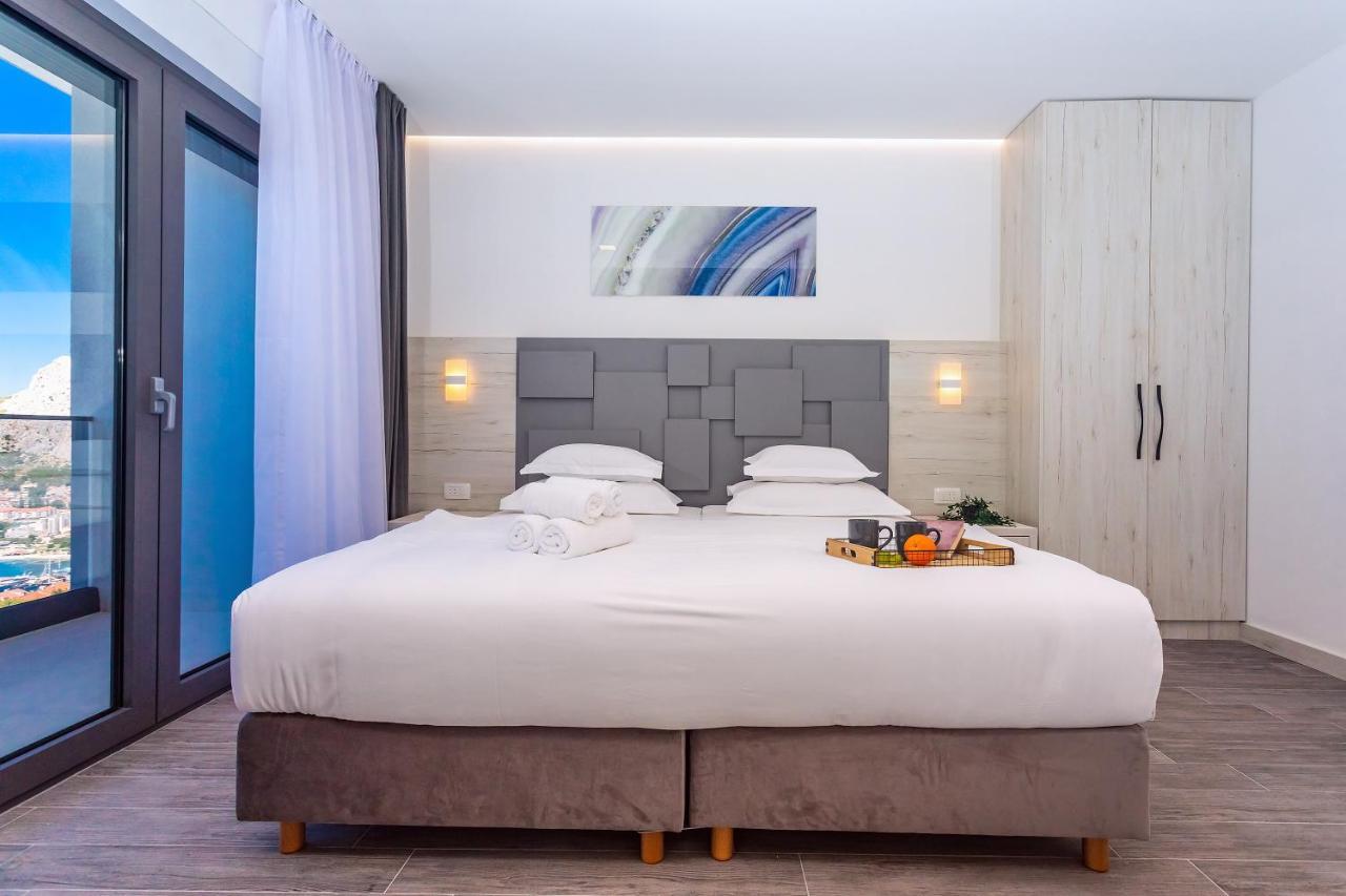 Villa Belvedere With Heated Pool, Billiards, Media Room, Sea Views,10 Pax Omiš Exteriör bild