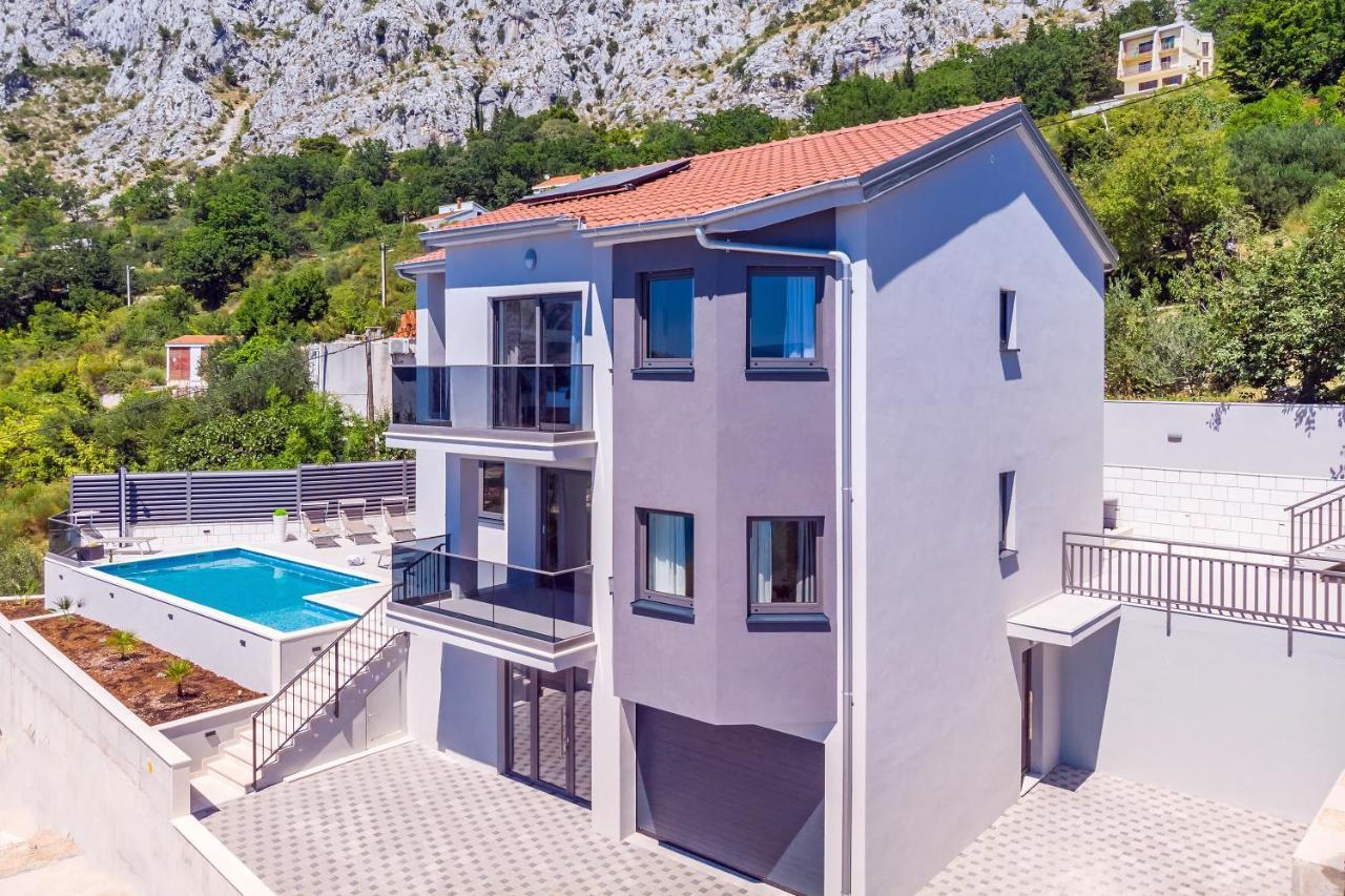 Villa Belvedere With Heated Pool, Billiards, Media Room, Sea Views,10 Pax Omiš Exteriör bild