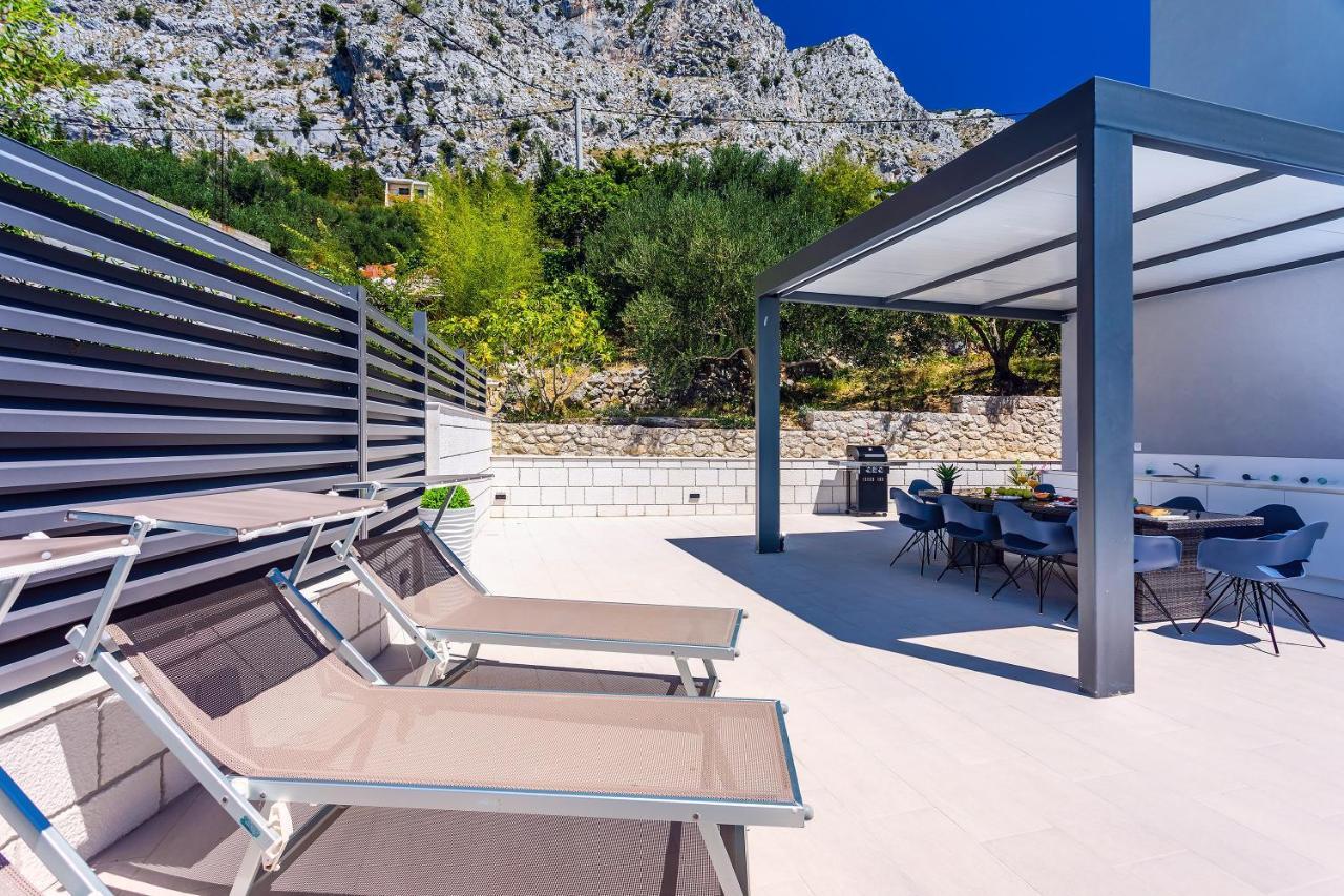 Villa Belvedere With Heated Pool, Billiards, Media Room, Sea Views,10 Pax Omiš Exteriör bild